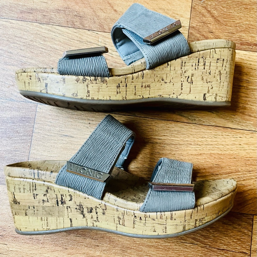 Size 6 Vionic wedges